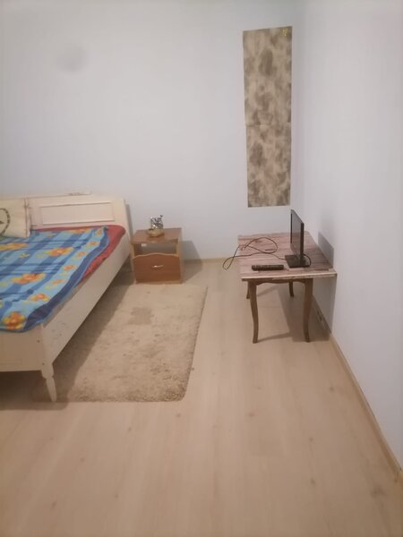 Camera la curte zona Auto Nesti, 10 min. metrou